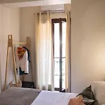 Апартаменти 3 Sails - 2br On Venetian Harbour With Balcony