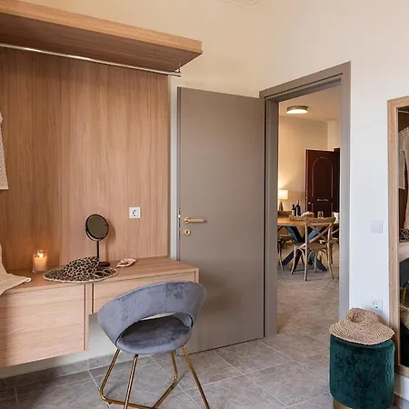 3 Sails - 2br On Venetian Harbour With Balcony * Ханья (Крит)