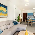 3 Sails - 2br On Venetian Harbour With Balcony