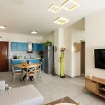 3 Sails - 2br On Venetian Harbour With Balcony *