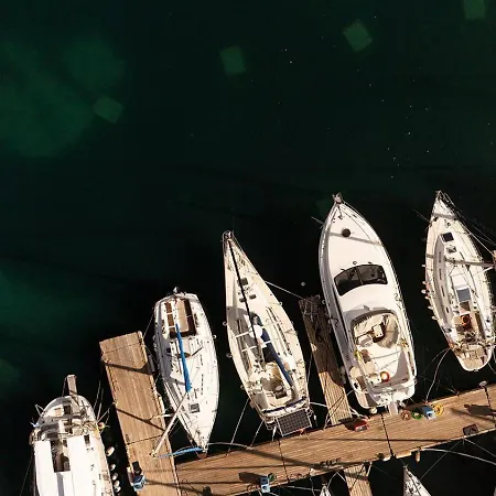 Apartment 3 Sails - 2br On Venetian Harbour With Balcony