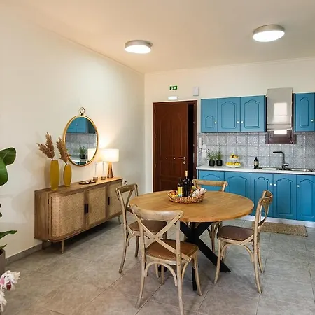 3 Sails - 2br On Venetian Harbour With Balcony Διαμέρισμα *