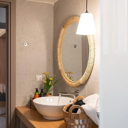 3 Sails - 2br On Venetian Harbour With Balcony Chania (Crete)