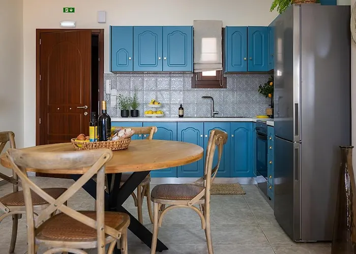 3 Sails - 2br On Venetian Harbour With Balcony *