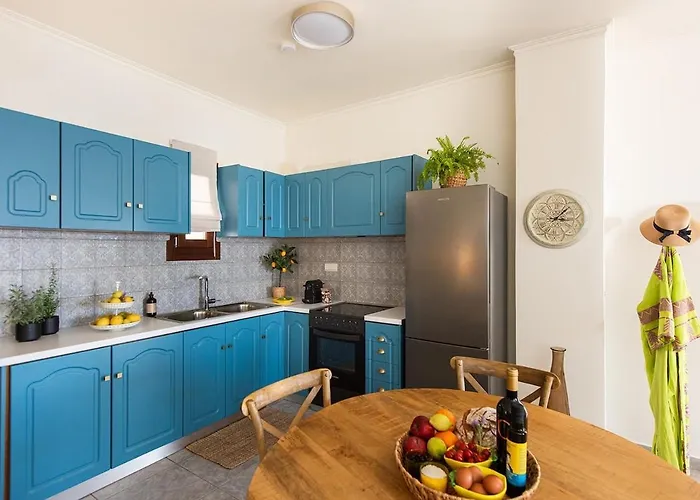 3 Sails - 2br On Venetian Harbour With Balcony *