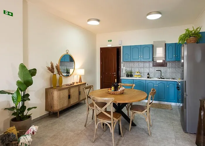 3 Sails - 2br On Venetian Harbour With Balcony Διαμέρισμα *