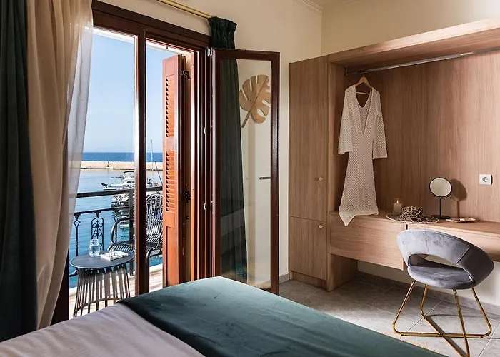 3 Sails - 2br On Venetian Harbour With Balcony Χανιά