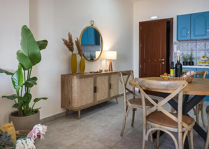 3 Sails - 2br On Venetian Harbour With Balcony *