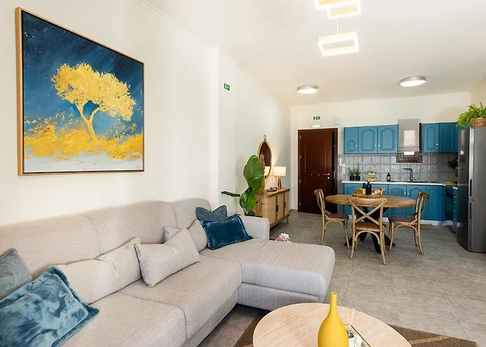 3 Sails - 2br On Venetian Harbour With Balcony