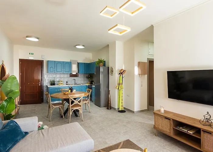 3 Sails - 2br On Venetian Harbour With Balcony *