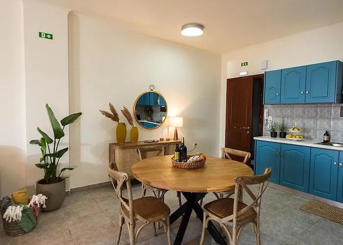 3 Sails - 2br On Venetian Harbour With Balcony Διαμέρισμα